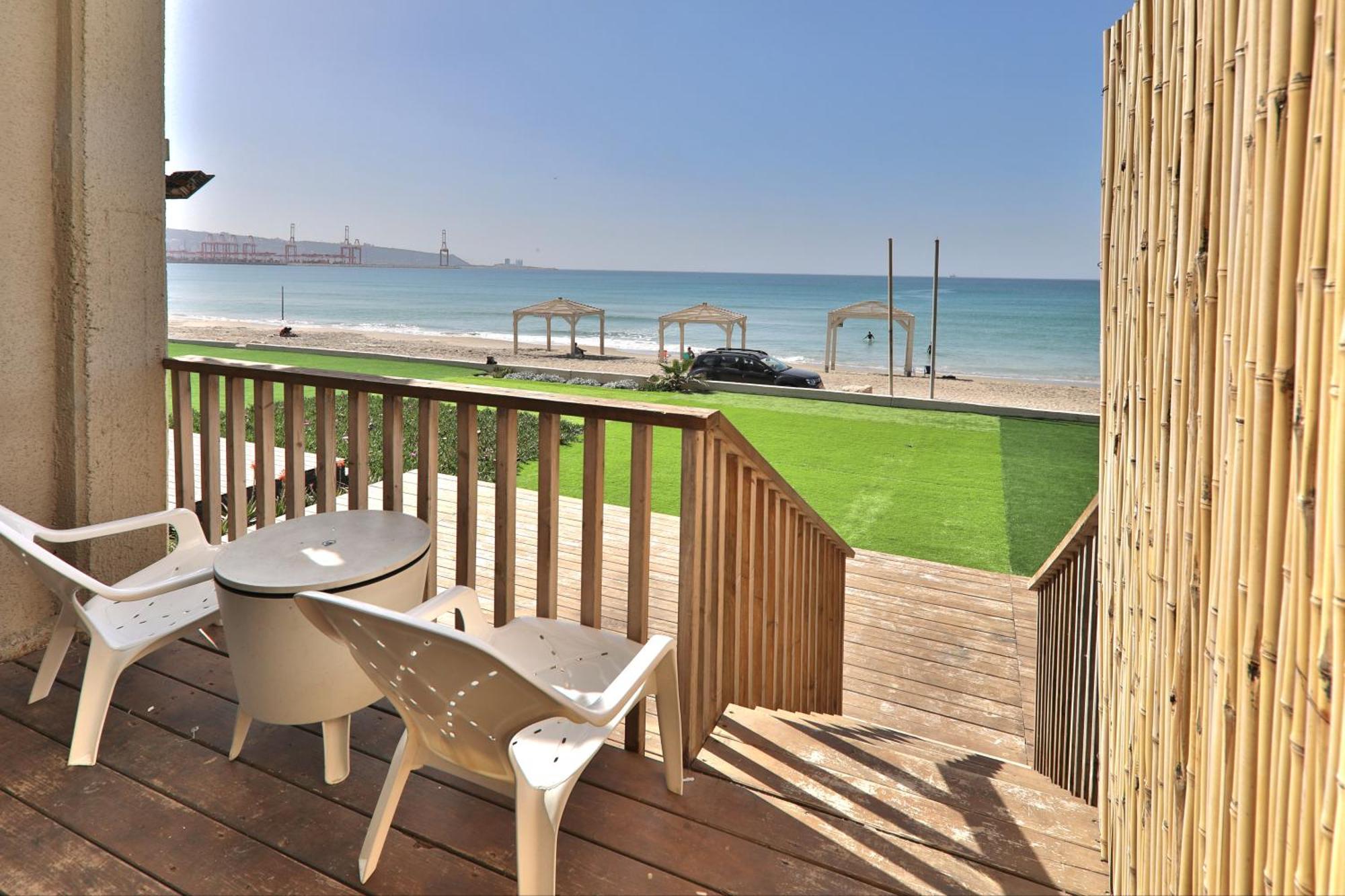 שקיעה בים - דירות נופש יוקרתיות עם ג'קוזי ונוף לים Haifa Exterior photo